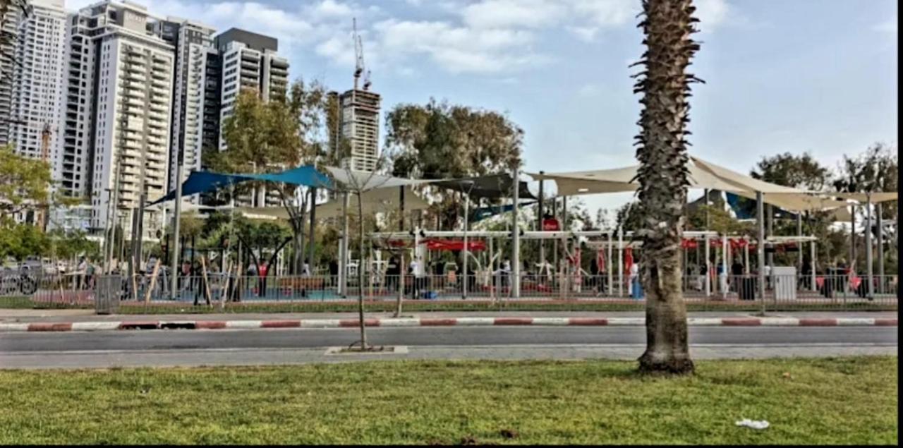 Apart Hotel Tlv/Bat Yam Beach Front 1207 Exterior photo
